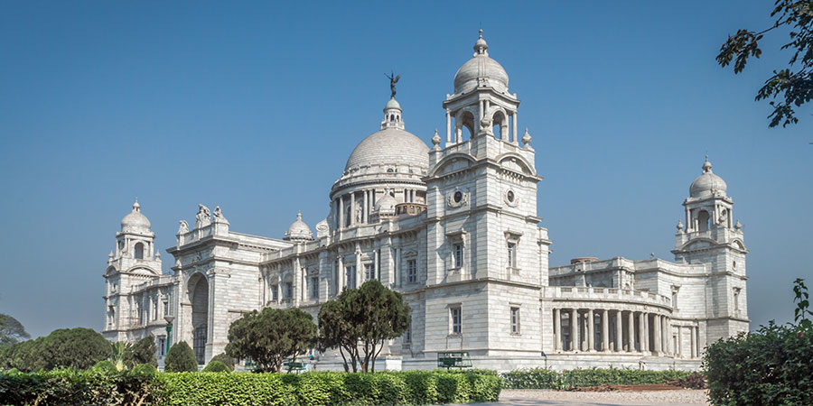 Smelling the aromas of the Mullick Ghat flower market