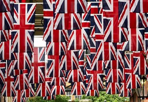 Following the tracks of Queen Elizabeth
