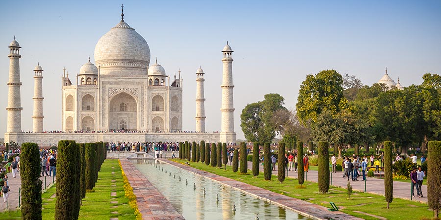 Marvelling at the Taj Mahal’s majestic beauty